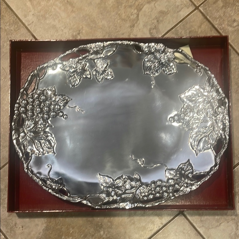 Arthur Court Grap Oval Serving Tray
